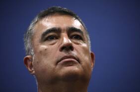 Municipalidad de Santiago se querella por malversación de fondos públicos: acusa mal uso de gift cards de alimentación