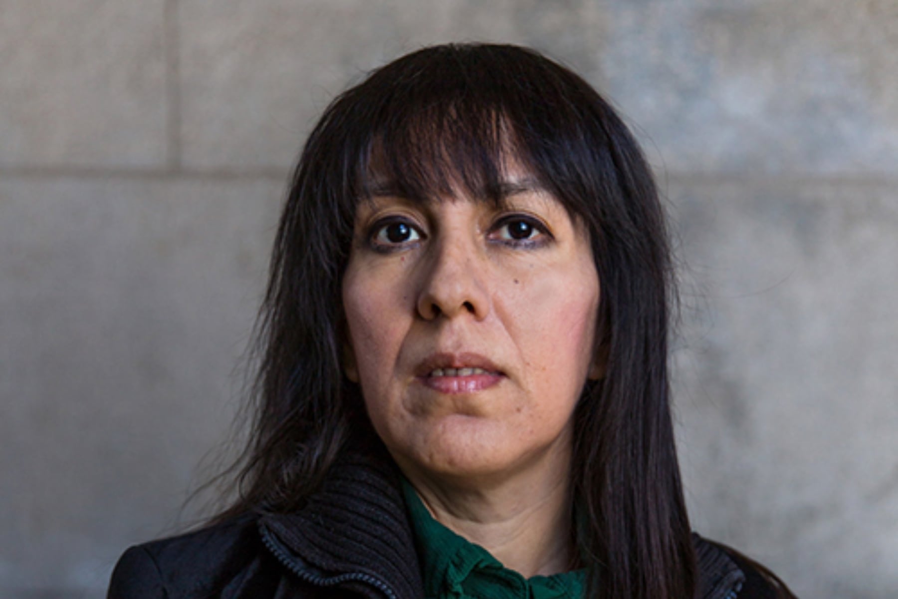 Libro reúne trayectoria crítica de Patricia Espinosa sobre la poesía de mujeres de las últimas décadas
