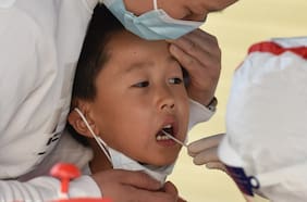 Mientras desconocida y grave hepatitis infantil se expande por EEUU científicos creen haber identificado al virus que la provoca