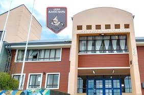 Denuncian que carabineros habrían forzado a dos estudiantes de liceo de Quellón a desvestirse durante procedimiento policial