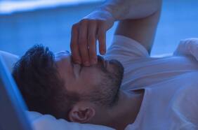 Dormir poco provoca aumento de peso: estas rutinas te harán tener un sueño reparador