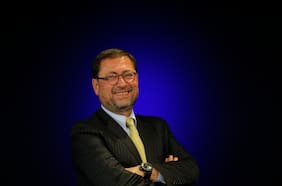 Al estilo Obama: El hombre clave del grupo Luksic y posible canciller de Kast recomienda 10 libros