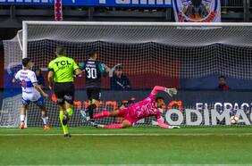 Zampedri se mete en la historia: la UC golea al colista Copiapó y el Toro alcanza el récord de Barrera