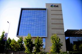 Otro flanco para CLC: dueña de Cruz Verde exige el pago de $785 millones por 116 facturas de medicamentos