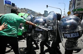 Protesta de jubilados en Argentina termina con 150 manifestantes detenidos y decenas de heridos