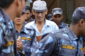 Quién es “La Serpiente”, el asesino serial que fue puesto en libertad y que tiene su propia serie en Netflix