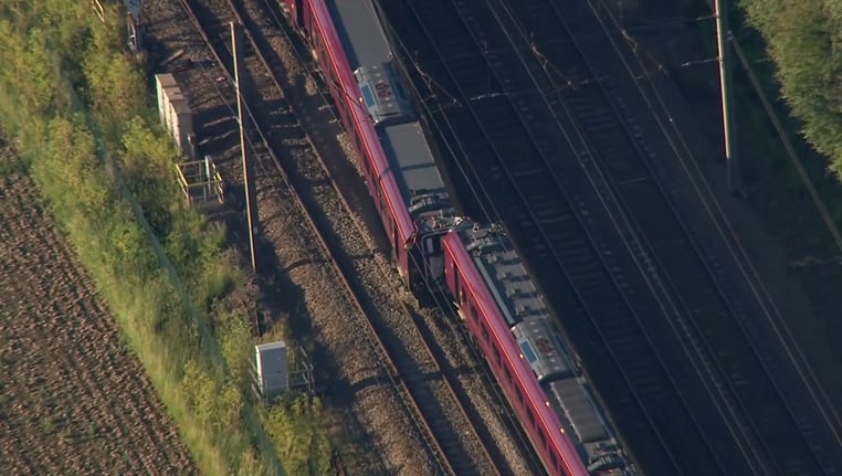 Al menos un muerto y 89 heridos tras choque de dos trenes en la localidad británica de Bedford
