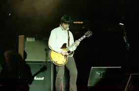 Cuando Noel Gallagher fue DJ en una radio chilena durante el debut de Oasis