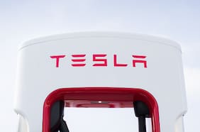 Acciones de Tesla se disparan ante positivas perspectivas para supercomputadora Dojo