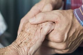 Inspirada en la “Ley Papito Corazón”: de qué se trata el proyecto “Hijito Corazón” para proteger a ancianos del abandono