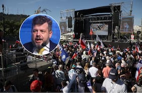 “Nuestros nobles valientes soldados”: así se escuchó la tercera estrofa del Himno Nacional en el cierre de campaña de Kaiser