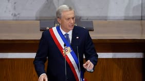 Kast señaló que “hace poco más de una década, Chile crecía por sobre el 5% y 940 mil personas están desempleadas: verdadero ✅