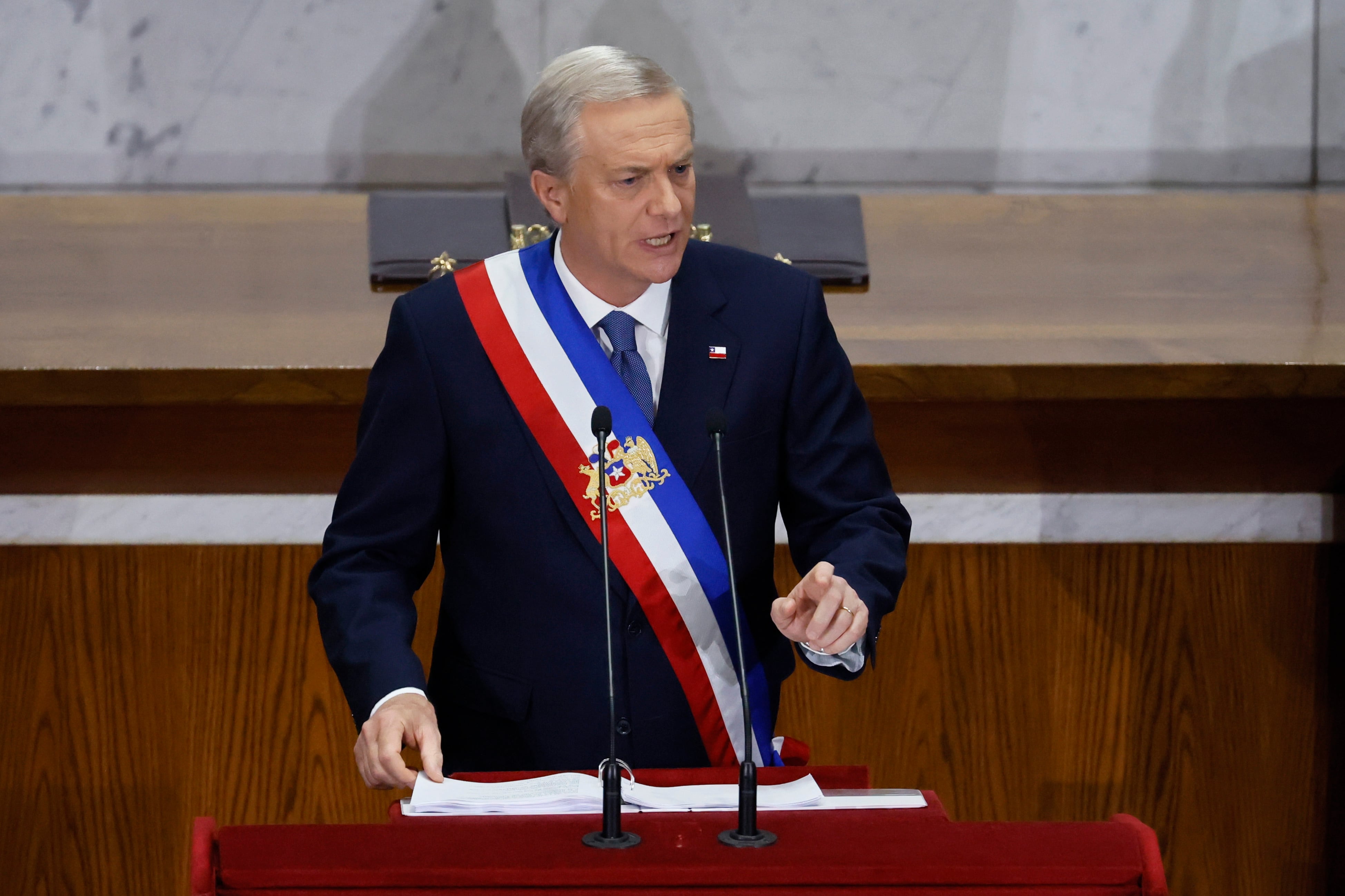 Kast señaló que "hace poco más de una década, Chile crecía por sobre el 5% y 940 mil personas están desempleadas: verdadero ✅