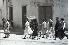 Encuentran más de 15 mil fotos del siglo pasado y “no identificadas” de destacado fotógrafo