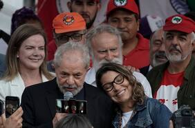 Exclusivo salón Sao Paulo, vinos importados y sin celulares: los detalles de la boda de Lula y su novia, 21 años menor