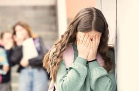 7 signos de alerta de que tu hijo podría estar enfrentando bullying, según expertos