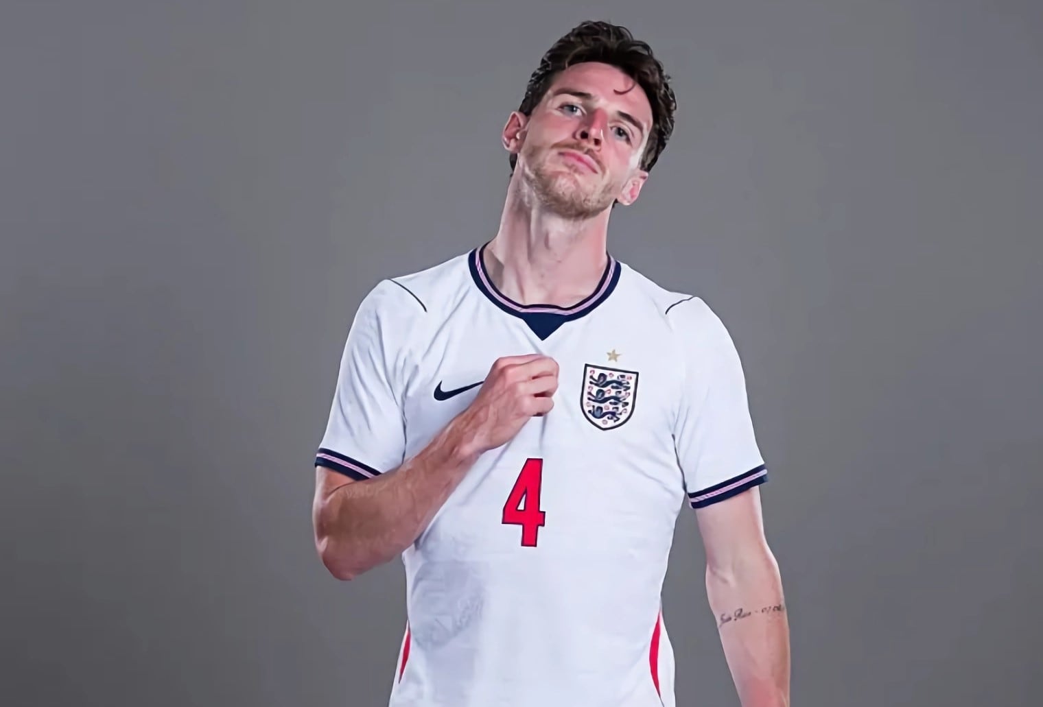"Mi mamá me retó": la divertida anécdota del inglés Declan Rice en medio del calor que azota a la Copa del Mundo
