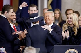 Trump jura cargo de presidente por segunda vez y promete “edad dorada para EE.UU.”