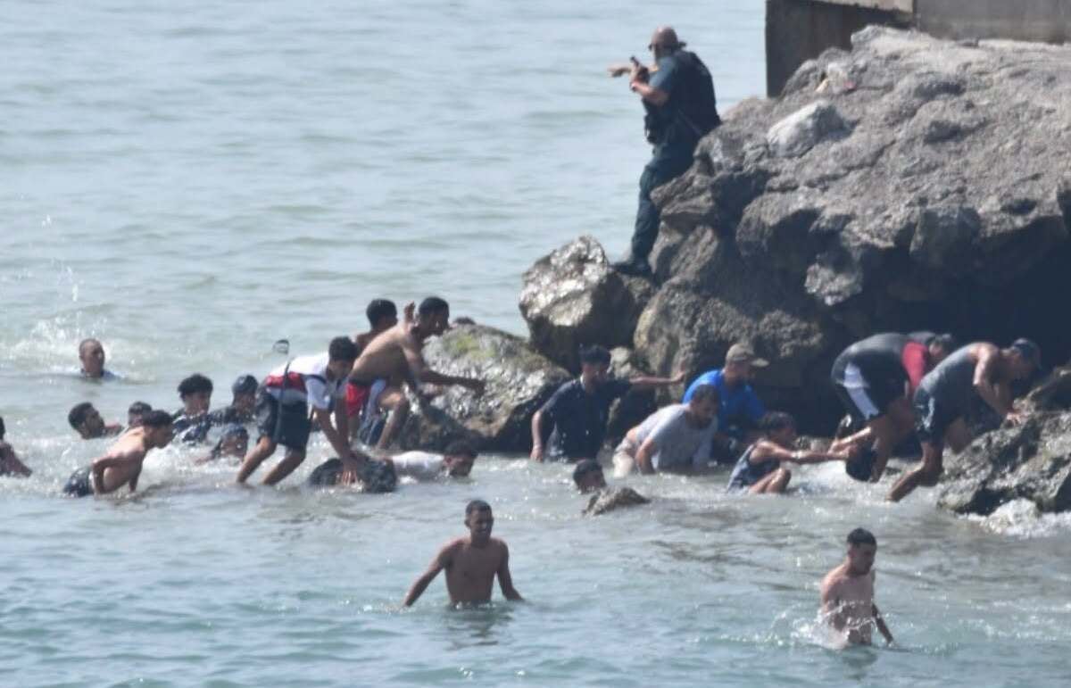 Le Pen acusa a España de “alentar la entrada masiva de migrantes” y pide reforzar controles en Francia