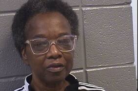 El millonario robo en alitas a pollo que tiene en prisión a profesora de EE.UU.