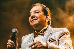 Cantó el himno de Colo Colo y tocó dos veces frente a Pelé: las desconocidas historias futboleras de Tommy Rey