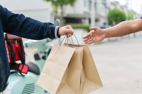 Así funciona el delivery que llega hasta los pisos 70 de los rascacielos