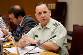 Renuncia director nacional de Gendarmería tras favorecer a su hermano con traslado