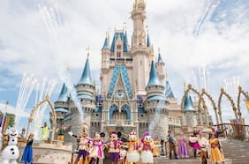 El escritor Ron Moore prepara un universo televisivo de Magic Kingdom para Disney+