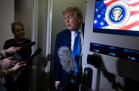 La decisión que puede definir su presidencia: las presiones que enfrenta Trump para unirse o no a los ataques contra Irán