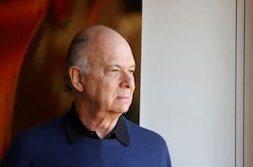 Enrique Krauze en su nuevo libro: “Conocer a Enrique Lihn fue una inmersión directa en la vida cultural bajo la dictadura”