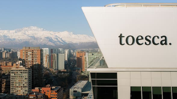 Toesca anuncia primer pago a aportantes por liquidación de fondos de Sartor