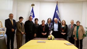 Michelle Bachelet vuelve al Minsal en encuentro de exministros convocado por May Chomali