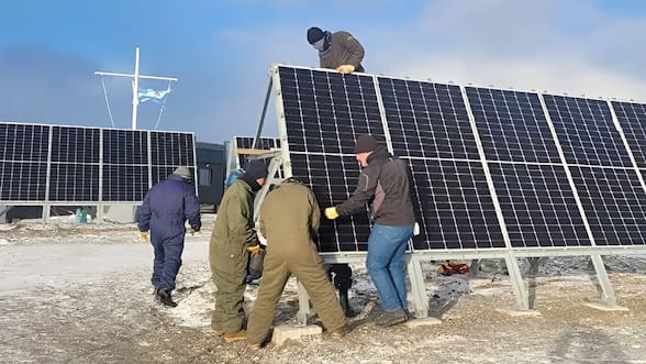 De los paneles solares al Estrecho de Magallanes: los episodios sobre soberanía que han tensionado la relación entre el gobierno de Milei y Chile