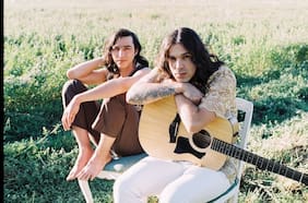 Los hermanos Zicavo cambian la fiesta tropical por ELO y el pop rock de cámara