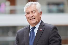 Exministro Enrique Paris por listas de espera: “Decir que hay irregularidades atenta contra los funcionarios de salud”