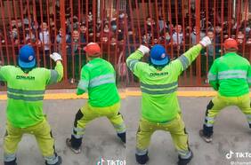Recolectores de basura le alegraron el día a niños en Peñalolén