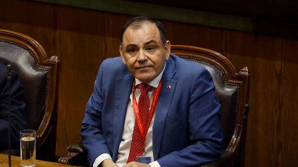 Tras salvarse en la Suprema, juez Ulloa enfrenta adverso juicio político con un Senado inclinado por destituirlo