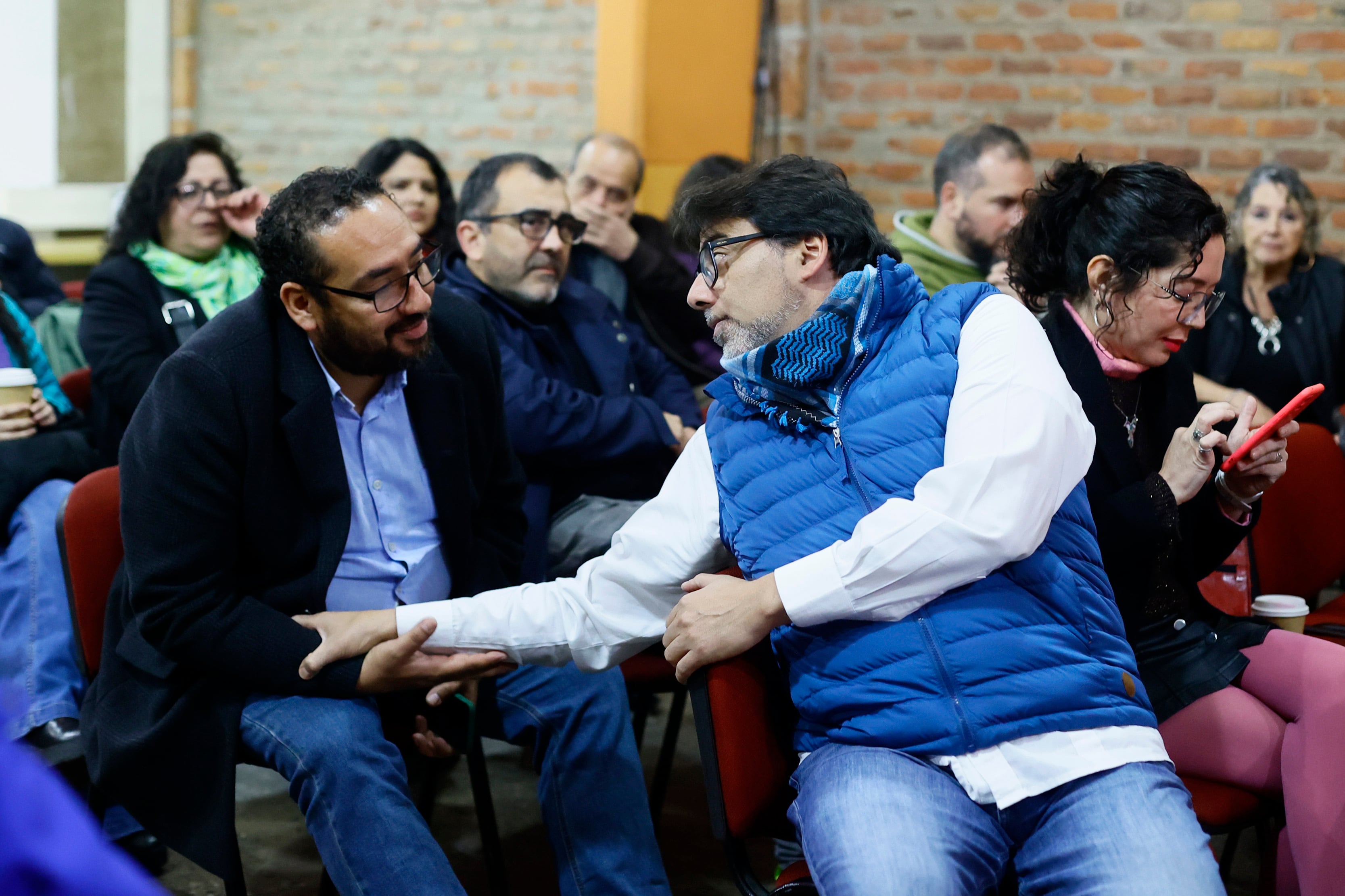 Daniel Jadue y Nicólas Cataldo durante un pleno anterior del PC.