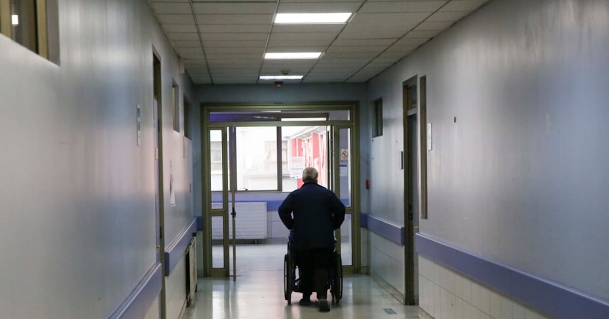 ¡Alarma en la Sanidad Pública! Retrasos en el Traspaso de 73.000 Millones de Euros para Reducir las Listas de Espera Generan Críticas Parlamentarias