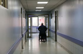 Emplazan a los ministerios de Hacienda y Salud: parlamentarios critican no traspaso de $ 73 mil millones para listas de espera