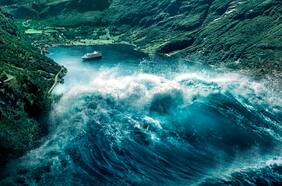 Historia de la terrorífica ola de 85 metros que arrasó con un poblado completo