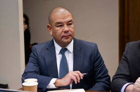 Víctor Torres detalla razones para fijar tope del 7,4% al alza de precio de planes de isapres