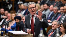 Más de 100 diputados laboristas firman carta donde dicen que “no es momento para una contienda por el liderazgo” mientras Starmer se niega a dimitir