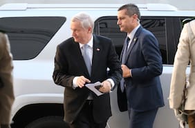 Partidos en alerta: alegan tardía invitación al anuncio del gabinete de Kast y persiste malestar por los independientes