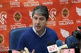 Quién es Omar Sabat y por qué presionan a la UDI para que baje su candidatura a la Gobernación de Los Ríos