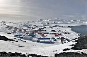 Formalizan a biólogo por primer caso de violación en la Antártica chilena: está acusado de abusar de ciudadana francesa