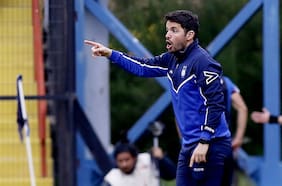 Extécnico de Huachipato sufre paliza histórica en Norteamérica y su continuidad está en discusión