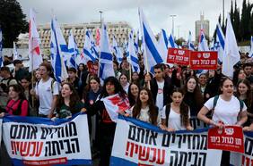 Crece presión sobre Netanyahu por situación de rehenes: poderoso sindicato israelí convoca a paro de cara a los 100 días del ataque de Hamas