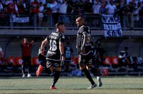 La emoción de Arturo Vidal y los dardos del camarín albo a la U tras el título de Colo Colo