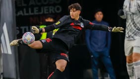 “No juega contra el entorno, sino contra un balón”: cómo Gabriel Maureira debe soportar su primer Superclásico
